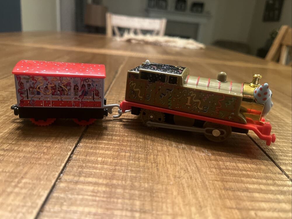 2013 Thomas the Train Trackmaster Golden Birthday Motorized w/Party Car Tested